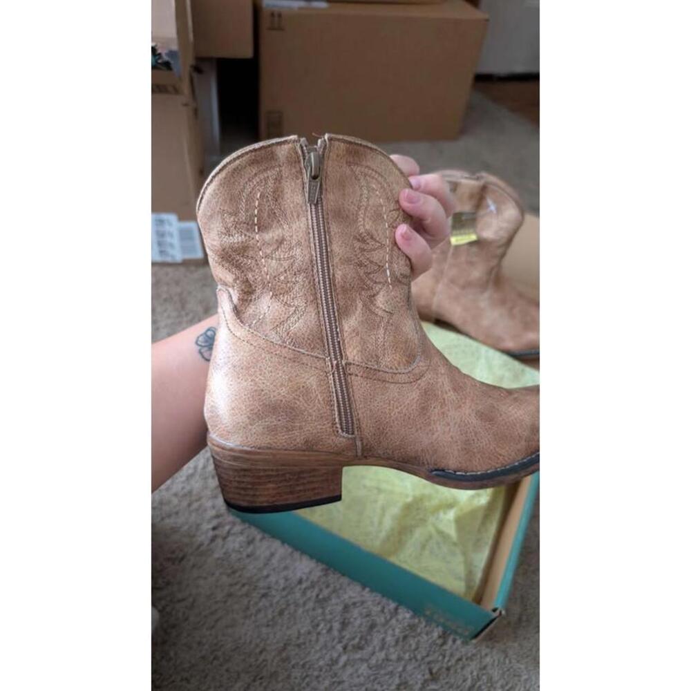 New in box women's 7.5 roper boots - Picture 3 of 7